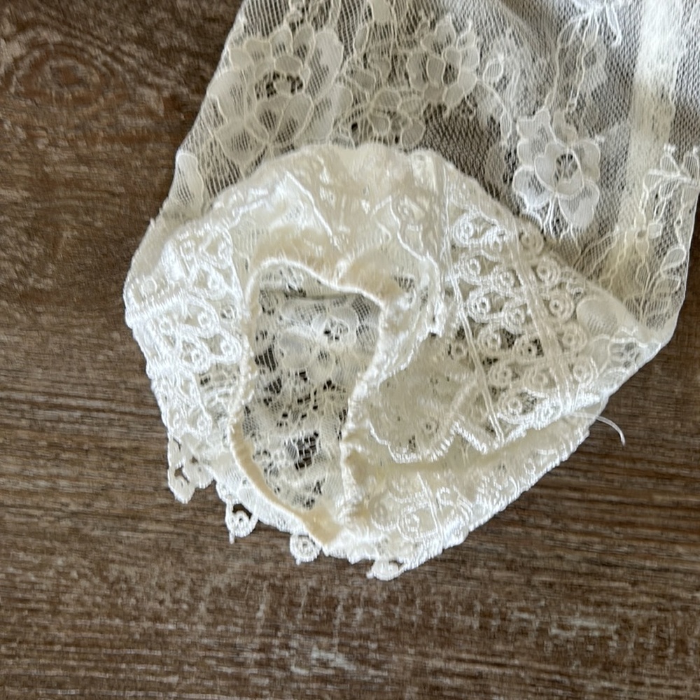 ENDLESS ROSE LACE BLOUSE - Picture 4 of 8